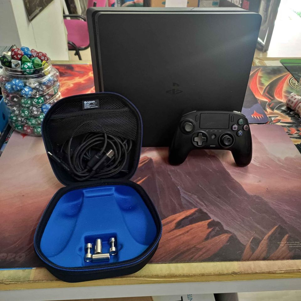 Playstation 4 + Revolution 3 controller